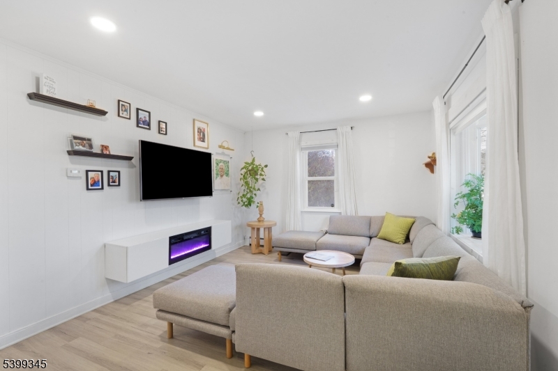 499 Diamond Spring Road Denville, NJ 07834 - Photo 4 of 23