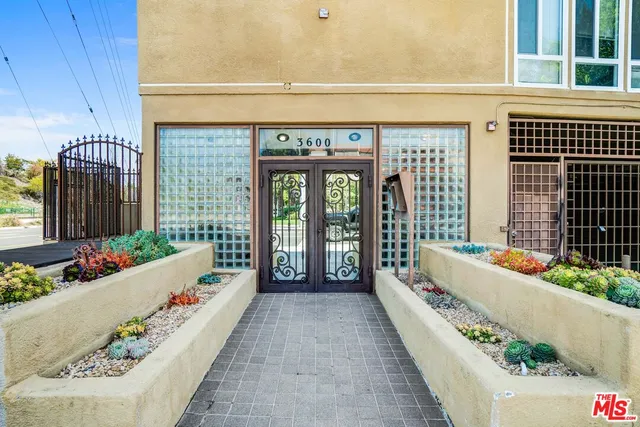$2,400 | 3600 Bagley Avenue, Unit 201, Los Angeles, CA 90034
