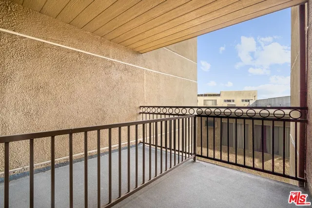 $2,400 | 3600 Bagley Avenue, Unit 201, Los Angeles, CA 90034