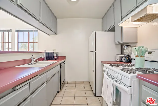 $2,400 | 3600 Bagley Avenue, Unit 201, Los Angeles, CA 90034
