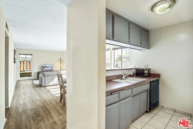 $2,400 | 3600 Bagley Avenue, Unit 201, Los Angeles, CA 90034