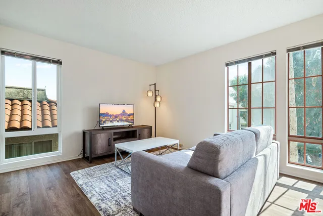 $2,400 | 3600 Bagley Avenue, Unit 201, Los Angeles, CA 90034