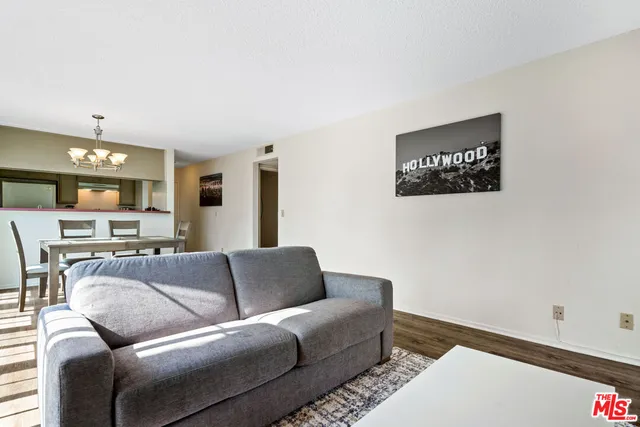 $2,400 | 3600 Bagley Avenue, Unit 201, Los Angeles, CA 90034