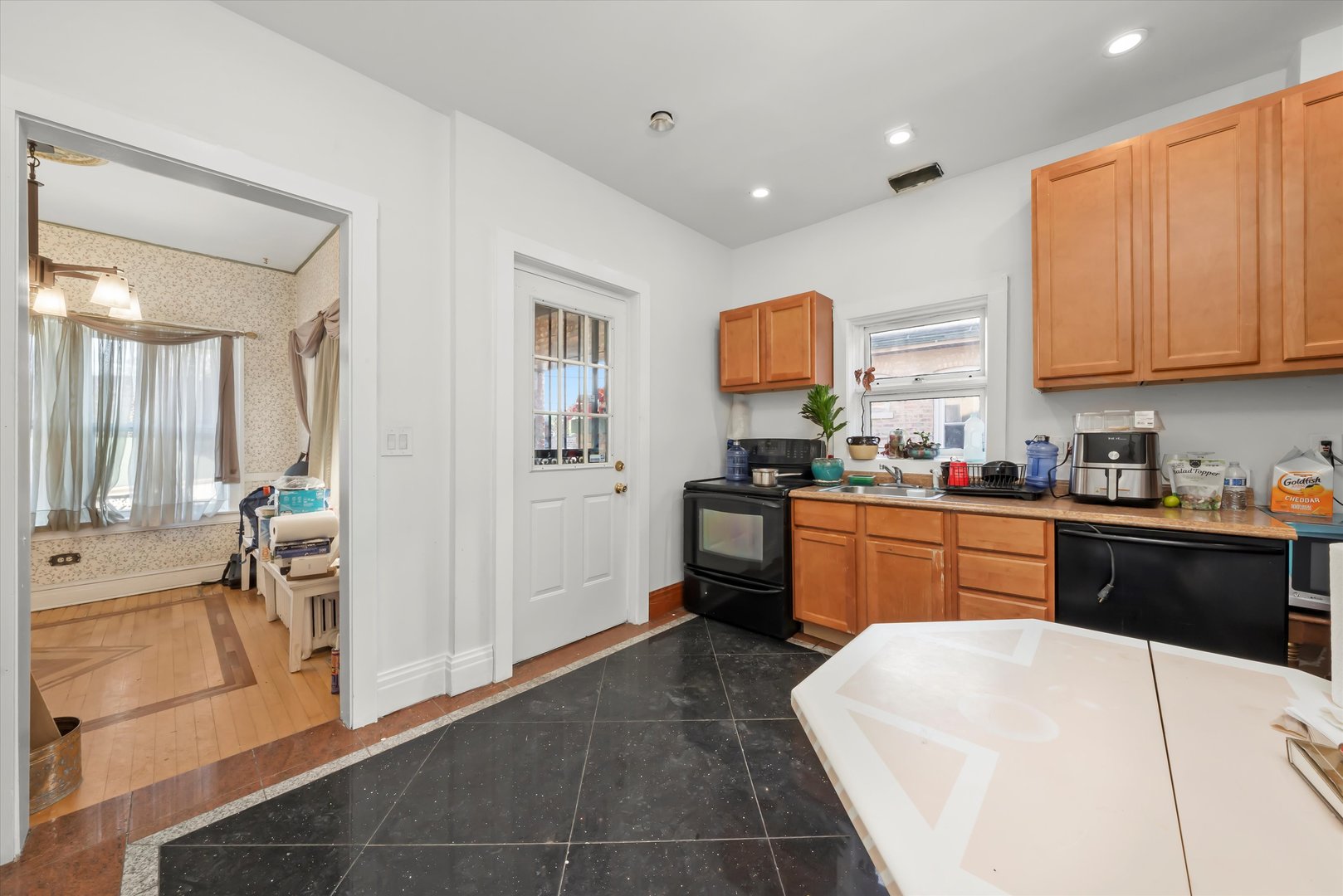 6858 Riverside Drive Berwyn, IL 60402 - Photo 11 of 36