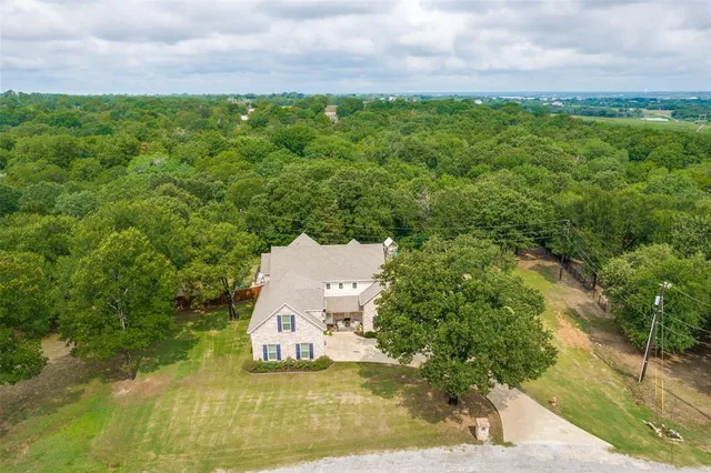 a view of a back yard