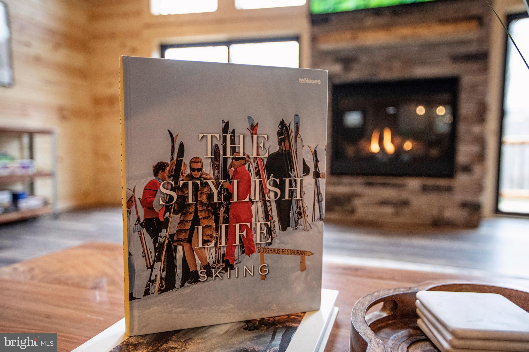 635 Biltmore Rdg Trail McHenry, MD 21541 - Photo 25 of 64 a view of a living room and dining room