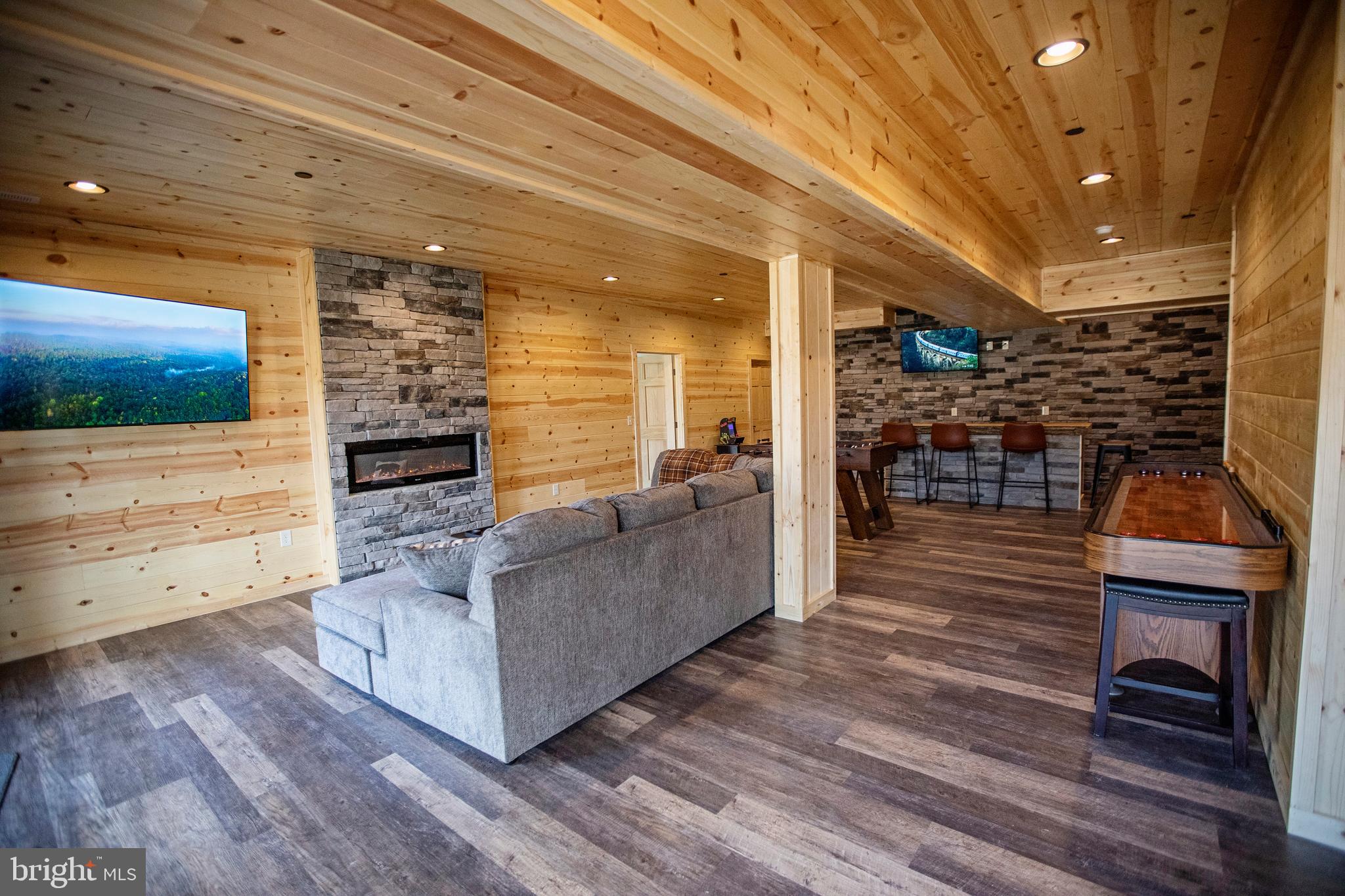 635 Biltmore Rdg Trail McHenry, MD 21541 - Photo 33 of 64 a living room with furniture and a flat screen tv