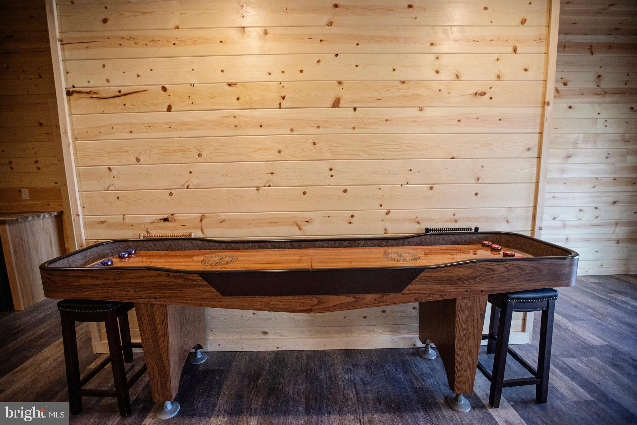 635 Biltmore Rdg Trail McHenry, MD 21541 - Photo 37 of 64 a room with table and chairs