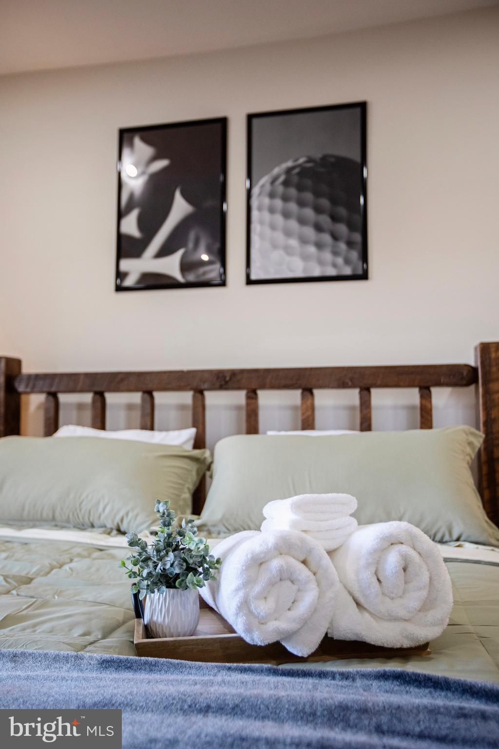635 Biltmore Rdg Trail McHenry, MD 21541 - Photo 43 of 64 a living room with furniture and wooden floor