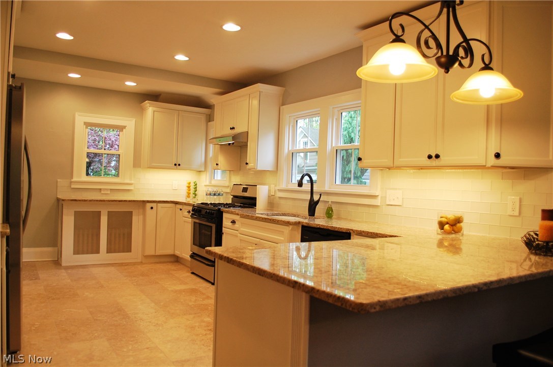 2277 Lamberton Road Cleveland, OH 44118 - Photo 3 of 34 Peninsula accommodates counter seating