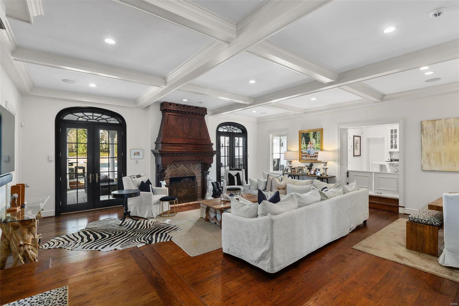 8 Radnor Road Huntleigh, MO 63131 - Photo 19 of 63