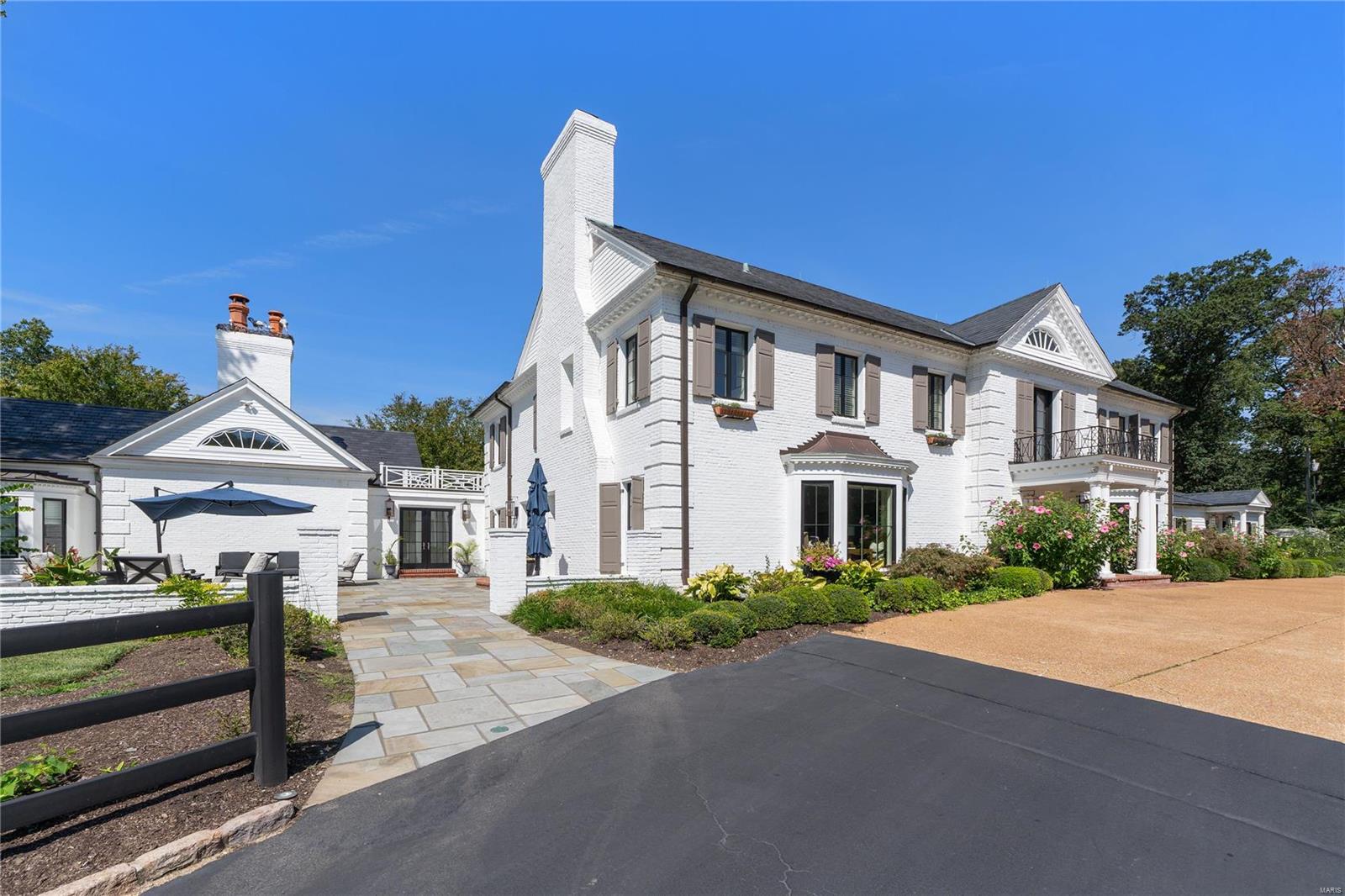 8 Radnor Road Huntleigh, MO 63131 - Photo 2 of 63