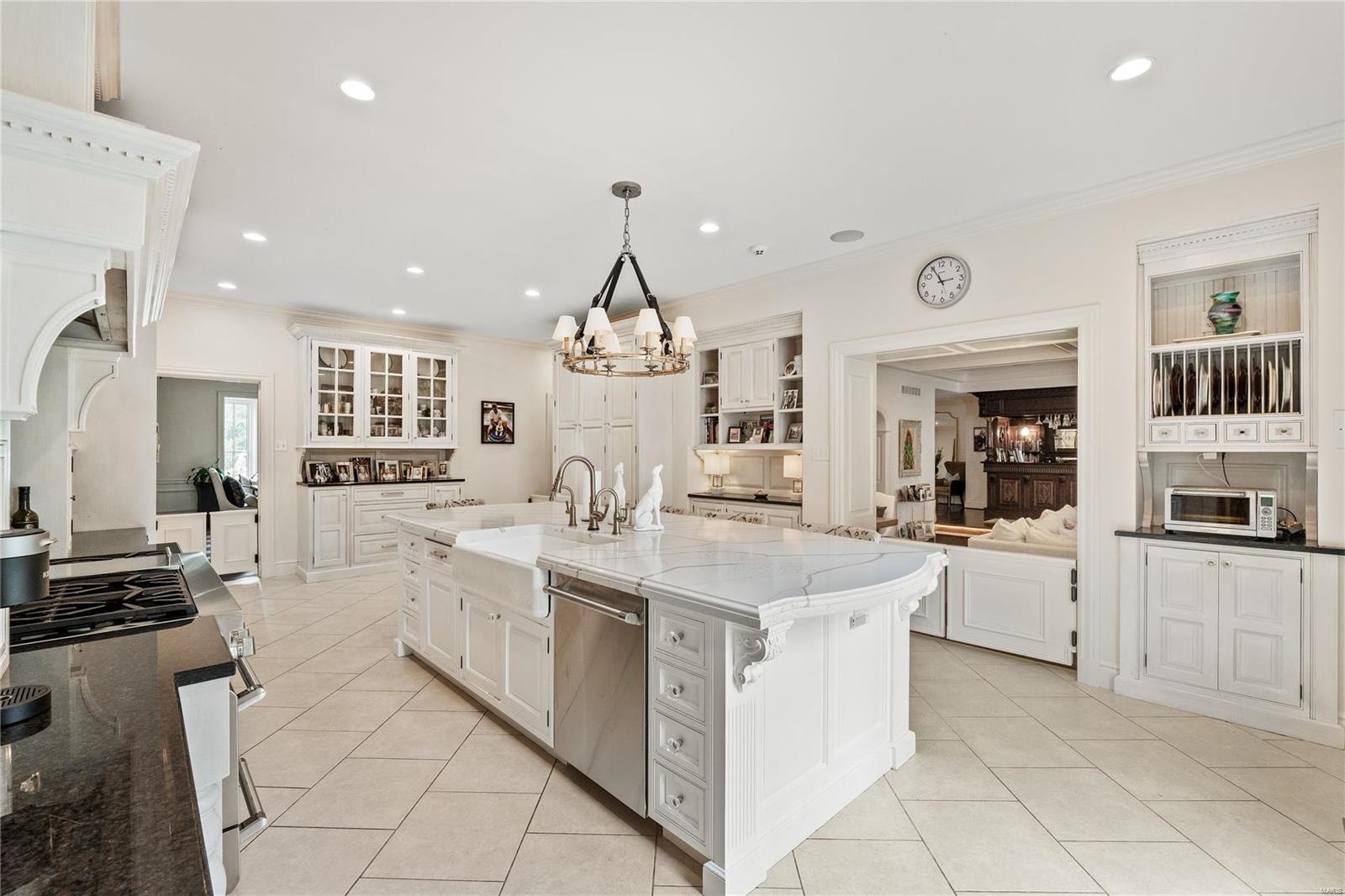 8 Radnor Road Huntleigh, MO 63131 - Photo 24 of 63