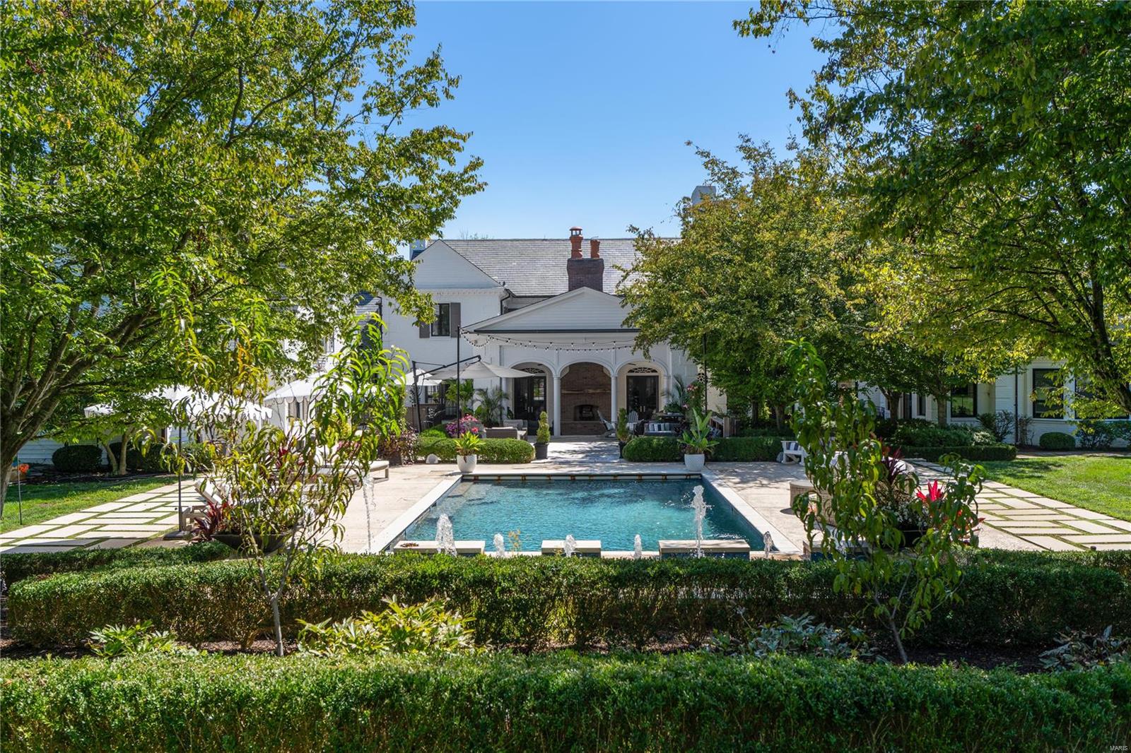 8 Radnor Road Huntleigh, MO 63131 - Photo 3 of 63