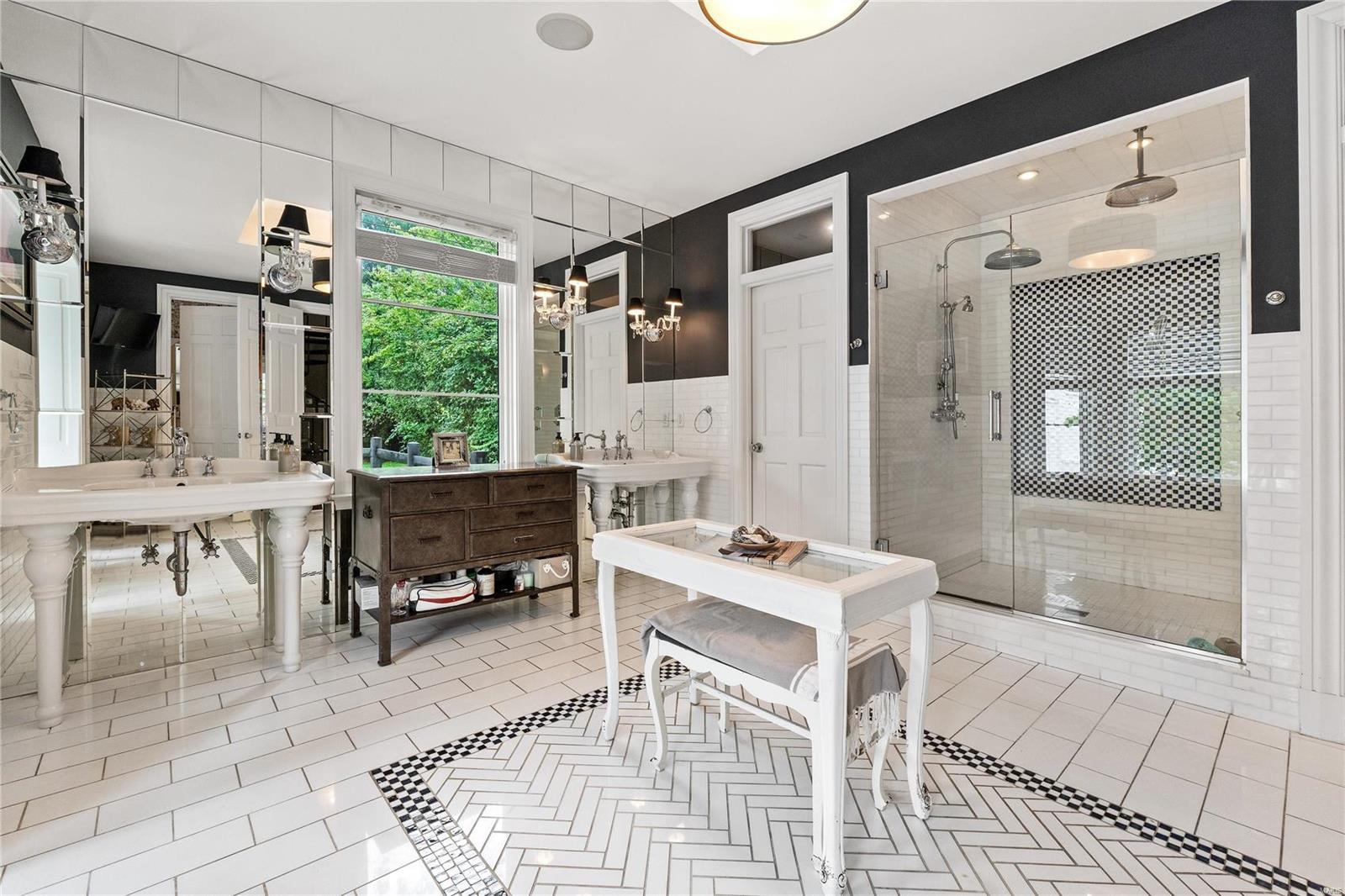 8 Radnor Road Huntleigh, MO 63131 - Photo 32 of 63