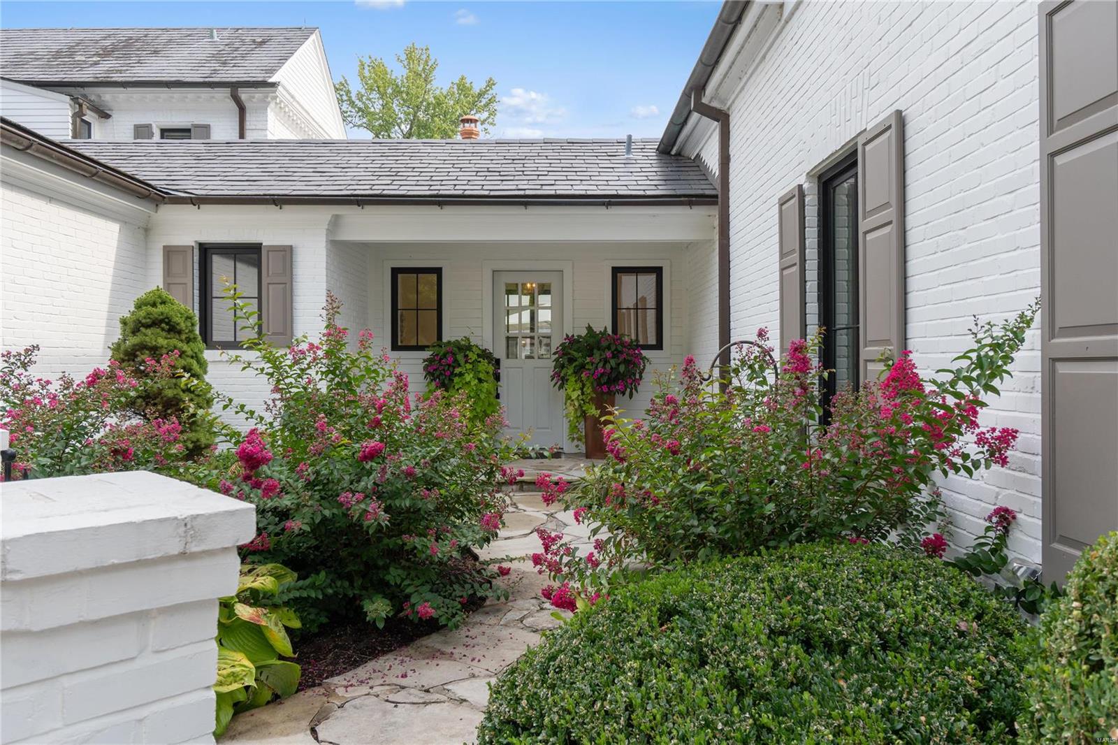 8 Radnor Road Huntleigh, MO 63131 - Photo 33 of 63