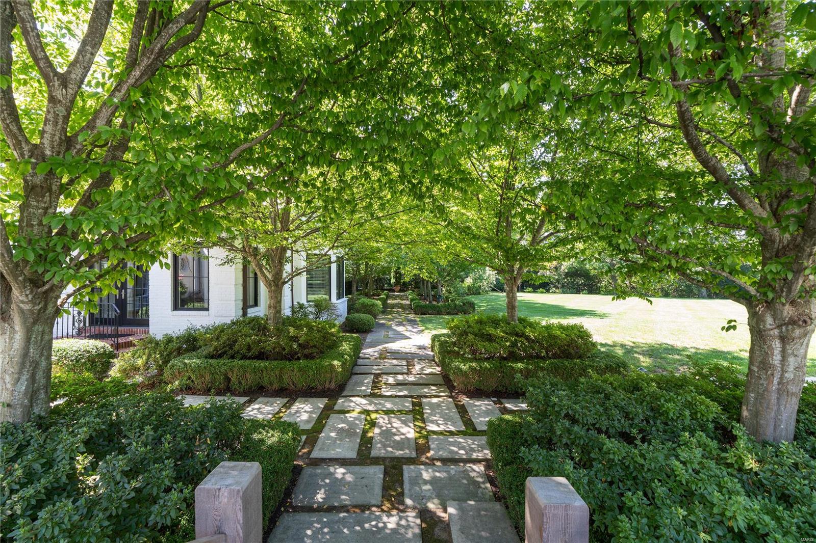 8 Radnor Road Huntleigh, MO 63131 - Photo 50 of 63