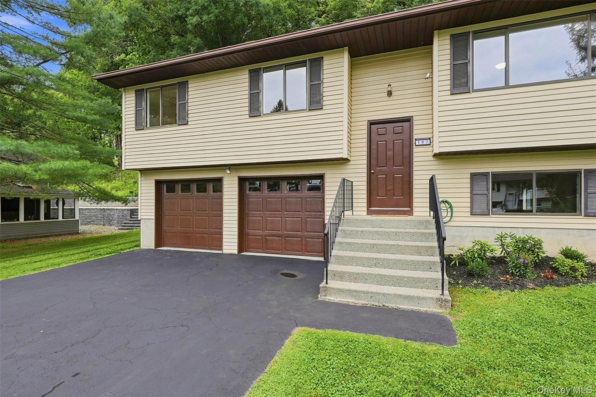 107 Sutton Park Road Poughkeepsie, NY 12603 - Photo 4 of 33 Gallery Image 4
