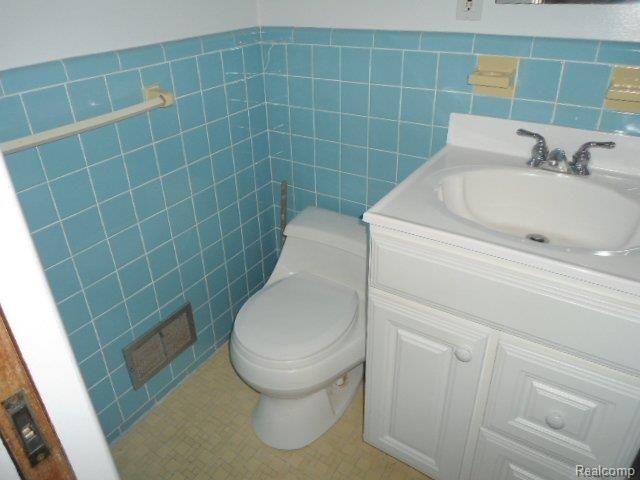 17898 Berg Road Detroit, MI 48219 - Photo 8 of 17 DSC01551.JPG