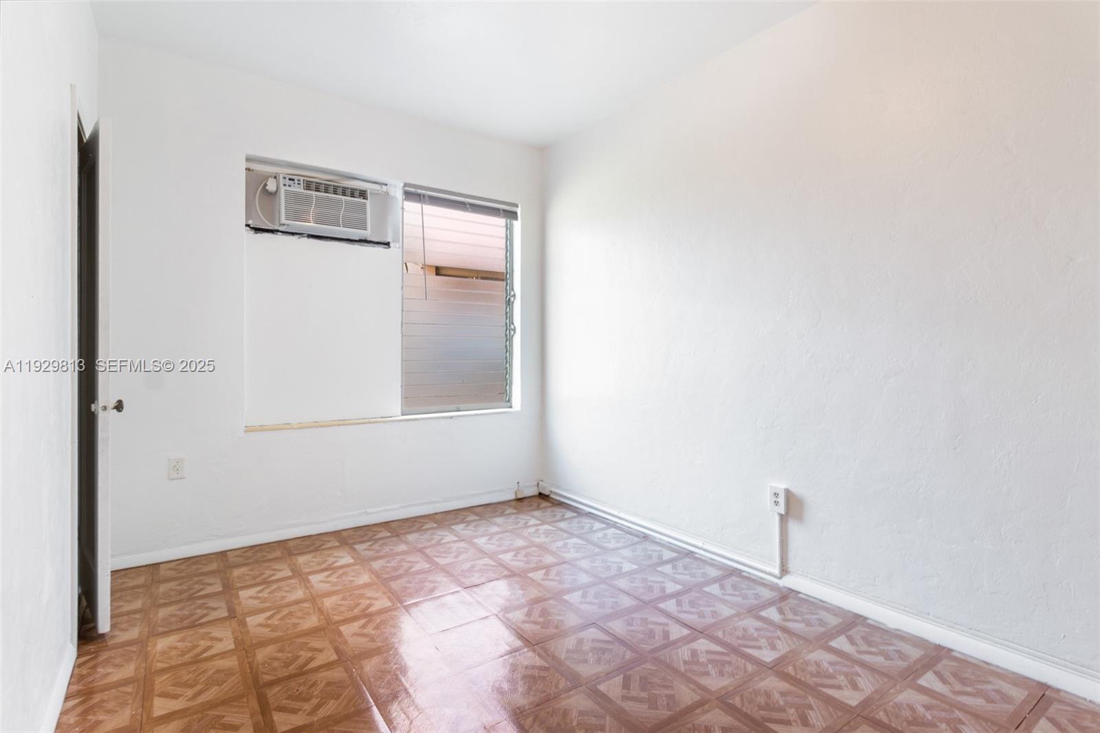 835 Alton Road, Unit 19 Miami Beach, FL 33139 - Photo 7 of 12 a view of an empty room