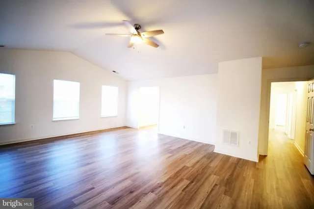 $4,100 | 20203 Hopi Drive, Ashburn, VA 20147