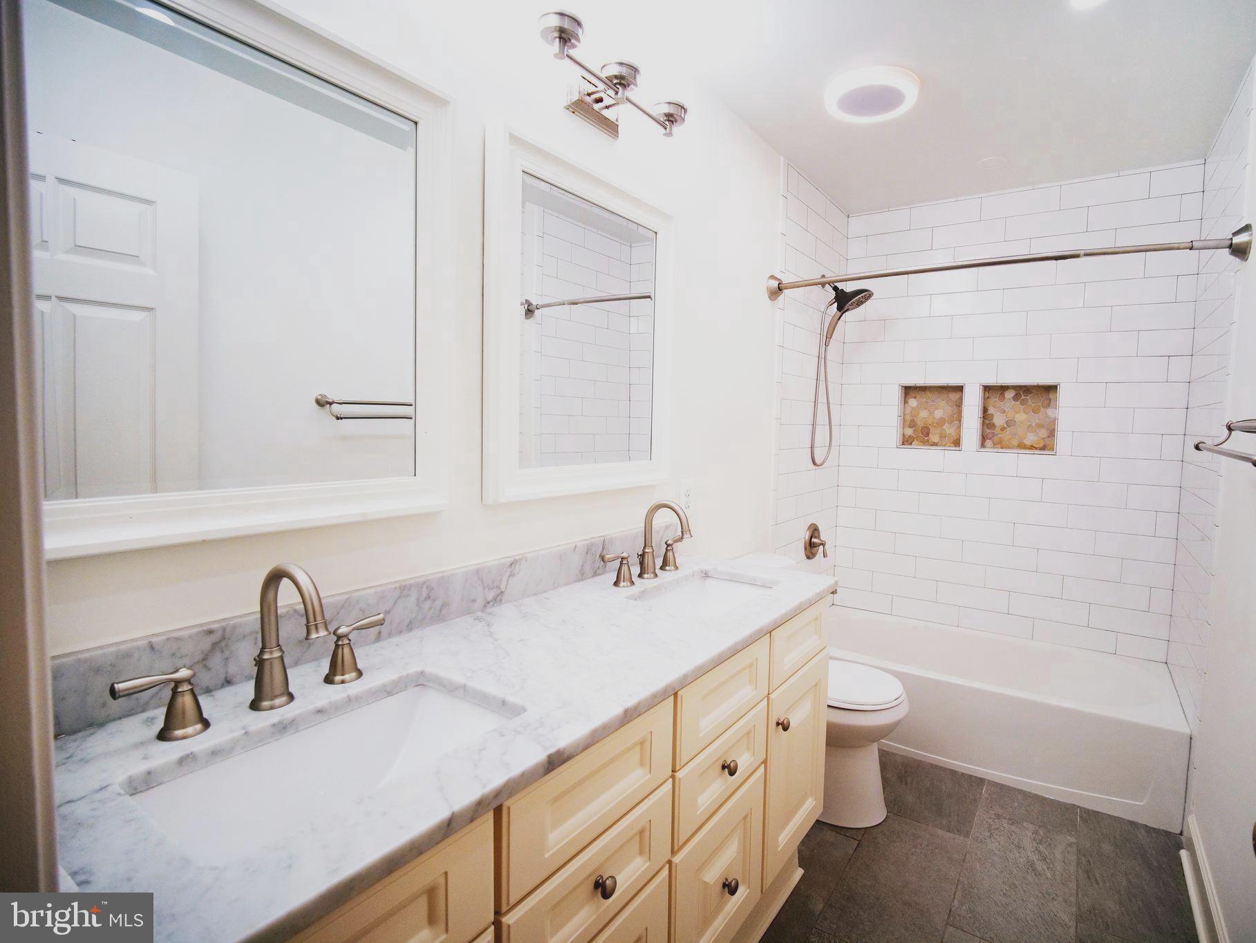 20203 Hopi Drive Ashburn, VA 20147 - Photo 6 of 20 Hall bath w/ marble vanity & niches
