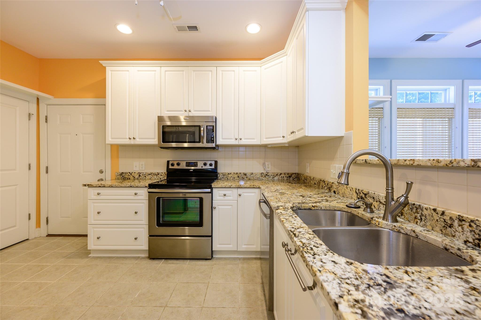 2803 Bellasera Way Matthews, NC 28105 - Photo 7 of 29