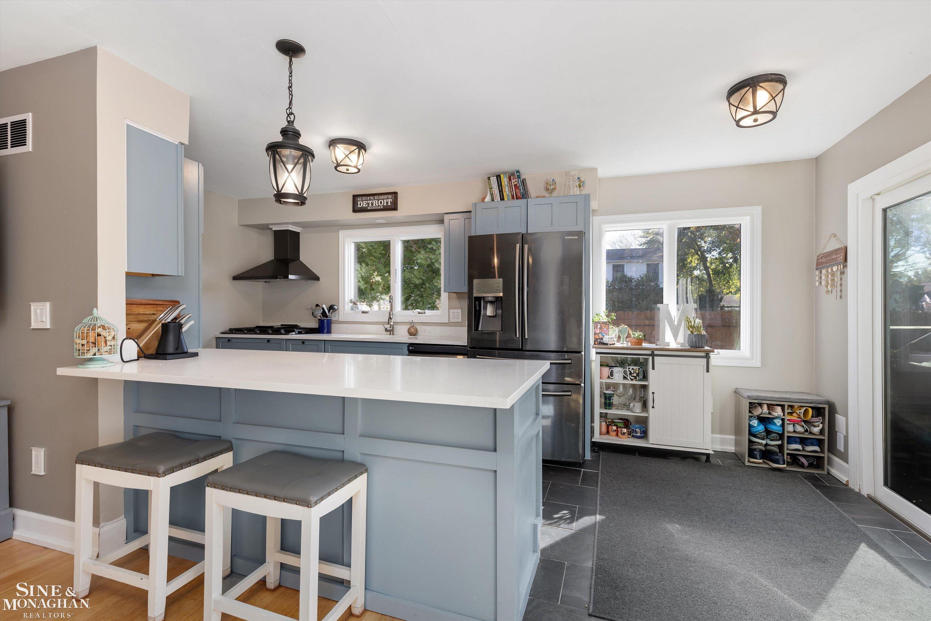 1291 Roslyn Road Grosse Pointe Woods, MI 48236 - Photo 7 of 39