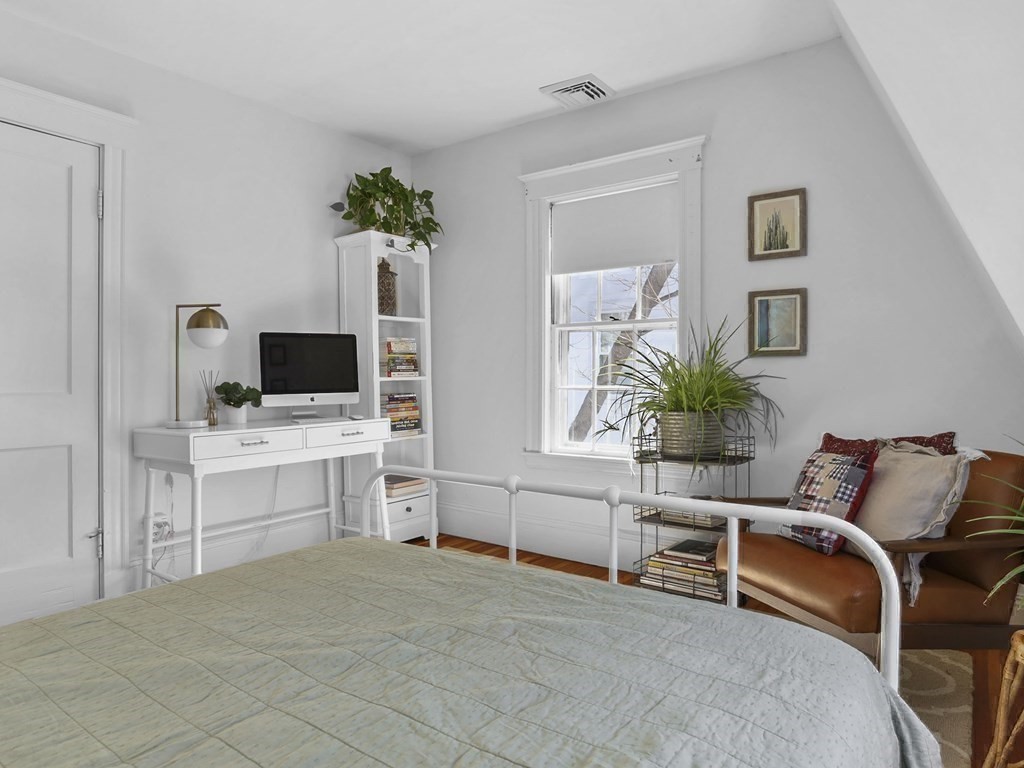 80 Brookside Avenue Newton, MA 02460 - Photo 18 of 28