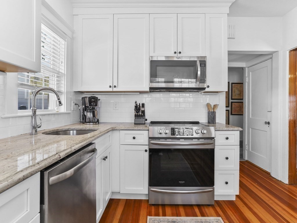 80 Brookside Avenue Newton, MA 02460 - Photo 9 of 28