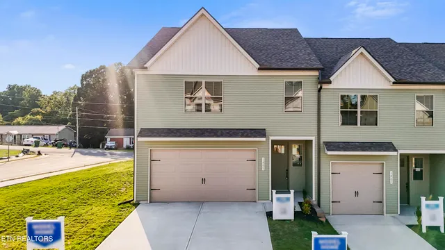 $385,000 | 1805 Bennett Vlg Drive, Maryville, TN 37804