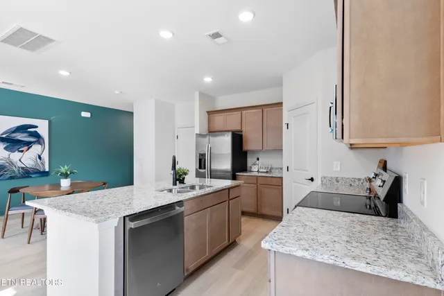 $385,000 | 1805 Bennett Vlg Drive, Maryville, TN 37804