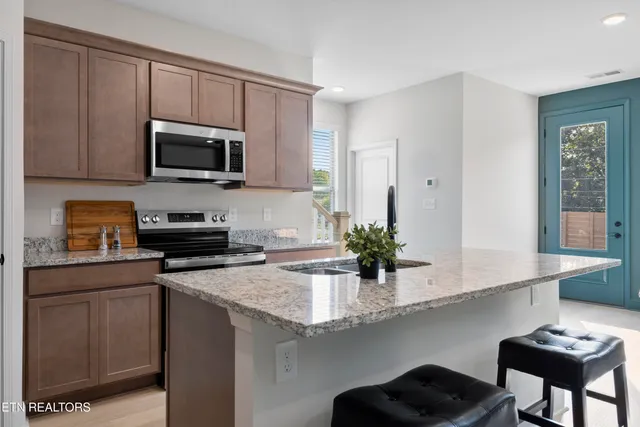 $385,000 | 1805 Bennett Vlg Drive, Maryville, TN 37804