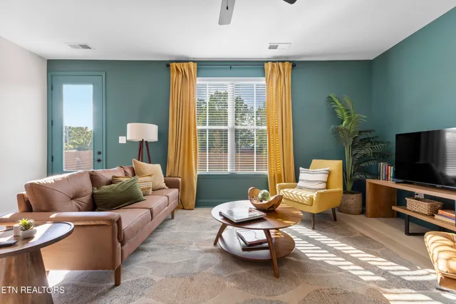 $385,000 | 1805 Bennett Vlg Drive, Maryville, TN 37804