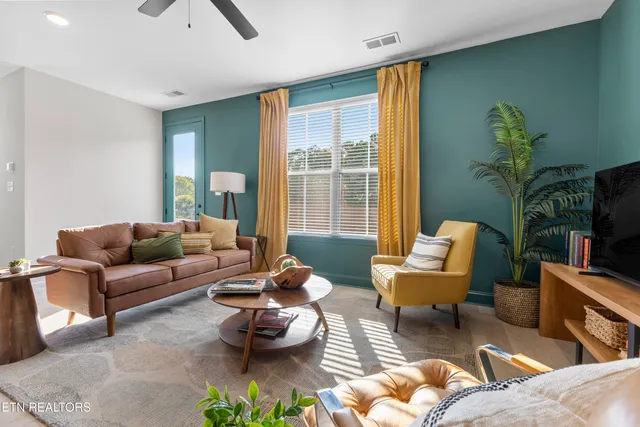 $385,000 | 1805 Bennett Vlg Drive, Maryville, TN 37804