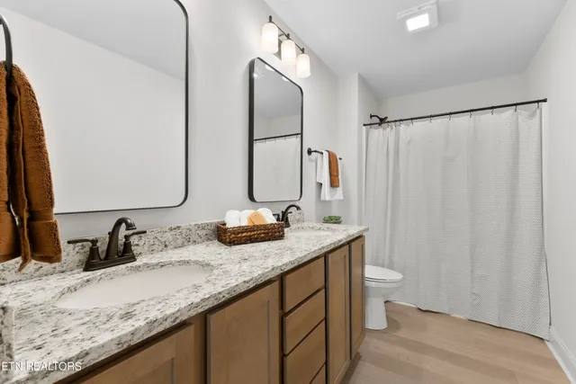 $385,000 | 1805 Bennett Vlg Drive, Maryville, TN 37804