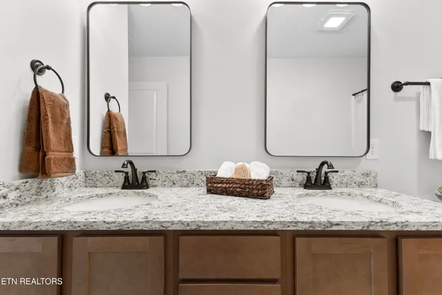 $385,000 | 1805 Bennett Vlg Drive, Maryville, TN 37804