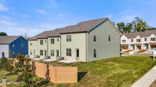 $385,000 | 1805 Bennett Vlg Drive, Maryville, TN 37804