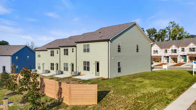 $385,000 | 1805 Bennett Vlg Drive, Maryville, TN 37804