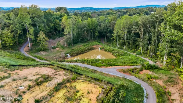 $385,000 | 1805 Bennett Vlg Drive, Maryville, TN 37804