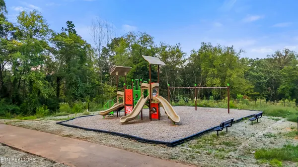 $385,000 | 1805 Bennett Vlg Drive, Maryville, TN 37804