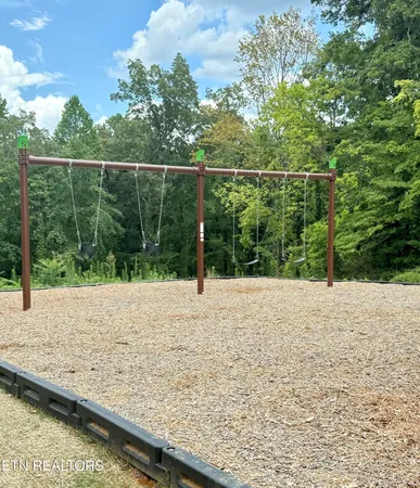 $385,000 | 1805 Bennett Vlg Drive, Maryville, TN 37804