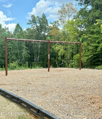 $385,000 | 1805 Bennett Vlg Drive, Maryville, TN 37804