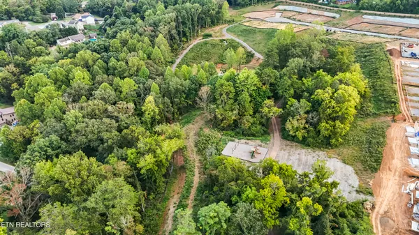 $385,000 | 1805 Bennett Vlg Drive, Maryville, TN 37804
