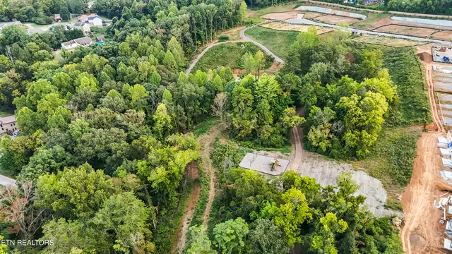 $385,000 | 1805 Bennett Vlg Drive, Maryville, TN 37804