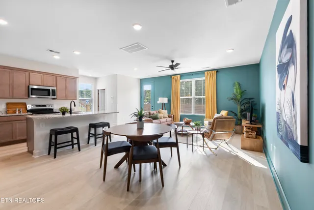 $385,000 | 1805 Bennett Vlg Drive, Maryville, TN 37804