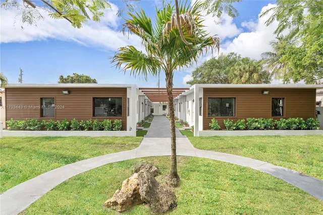 $1,895 | 1946 Pierce Street, Unit 1, Hollywood, FL 33020