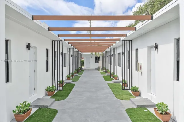 $1,895 | 1946 Pierce Street, Unit 1, Hollywood, FL 33020