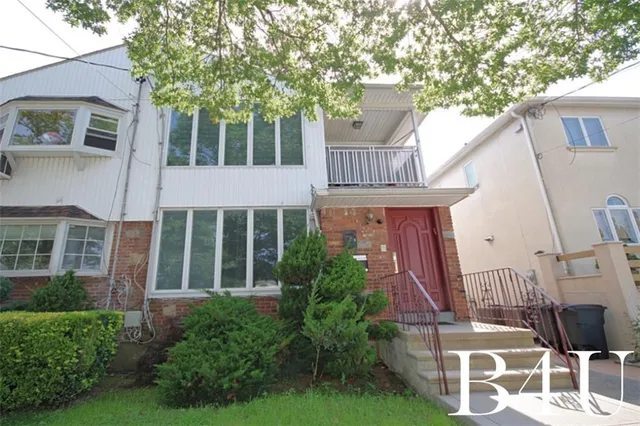 a view of front of house with a yard