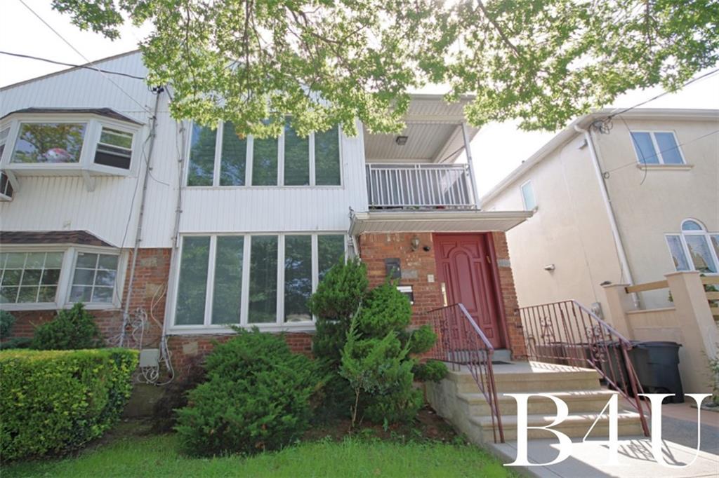 a view of front of house with a yard